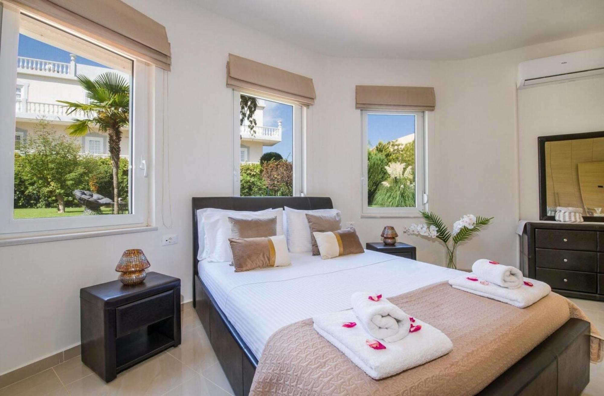 Villa Elina Luxury Residence 斯塔罗斯 外观 照片